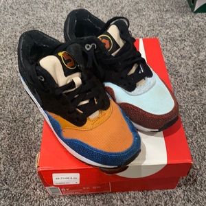 Air Max 1 Sz 5 (Grade School)